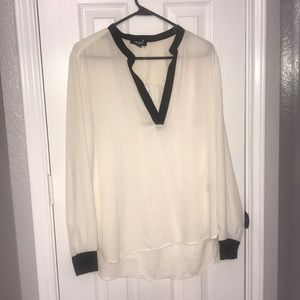 EUC Size L Large Long Sleeve Top Premise Studio